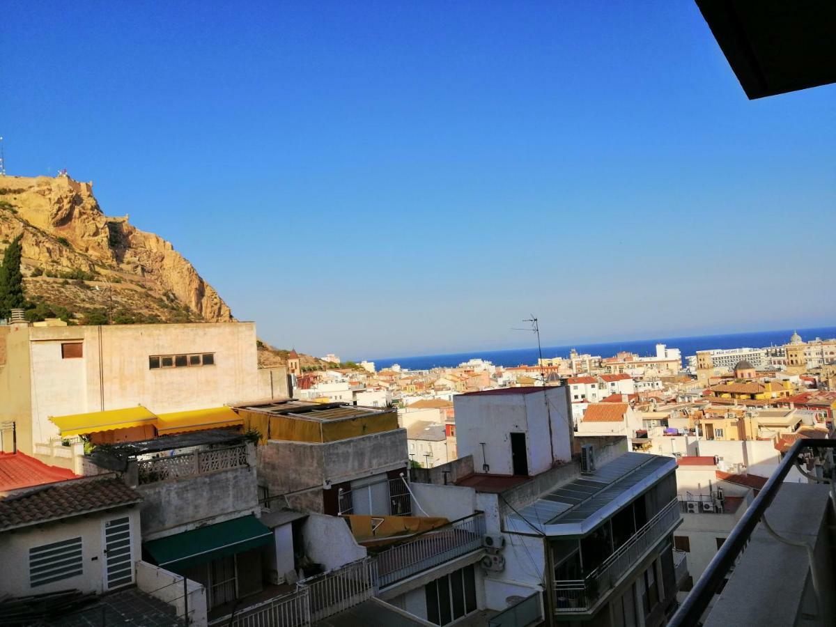 Corazon De Alicante Con Vistas Al Mar Y Al Castillo Exterior photo